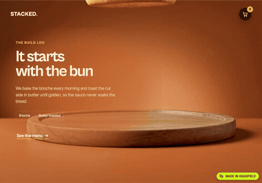 Défilement du site STACKED, un burger construit sous les yeux du visiteur au scroll, généré avec Higgsfield