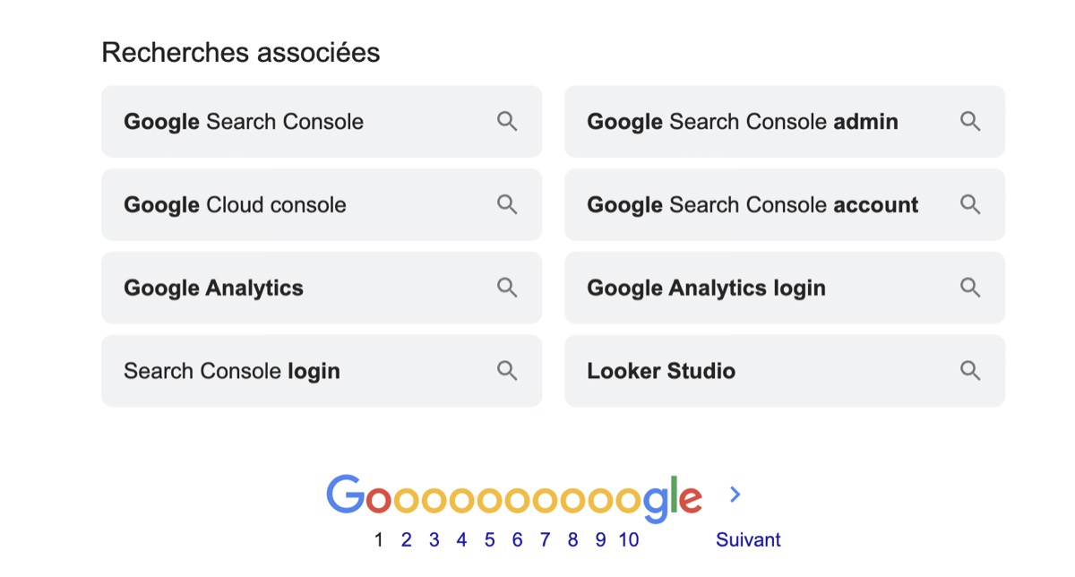 Bloc « Recherches associées » de Google, affichant huit suggestions autour de Google Search Console.